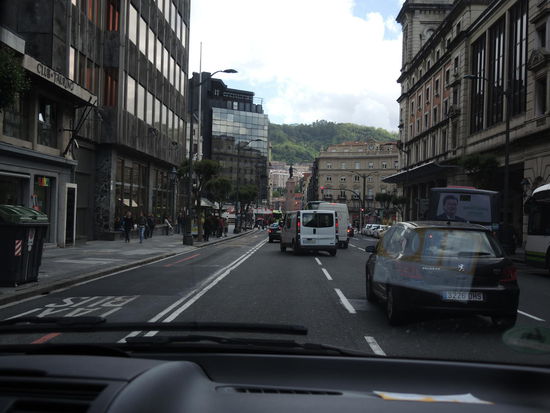 Bei der etwas unfreiwilligen Stadtrundfahrt mitten durch das Zentrum von Bilbao
