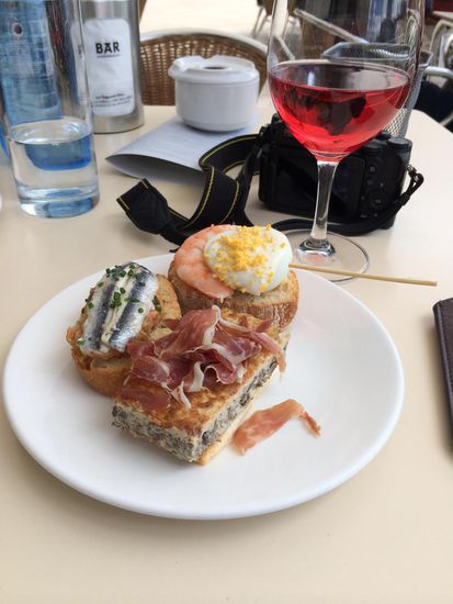 Lecker, lecker diese kleinen Pinxtos, an die man sich direkt gewöhnen könnte