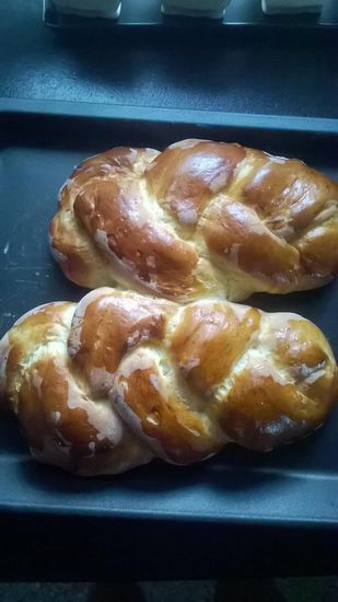 Meine besser Hälfte entdeckt seine Qualitäten als Hausmann und sein Hefezopf ist wirklich köstlich!