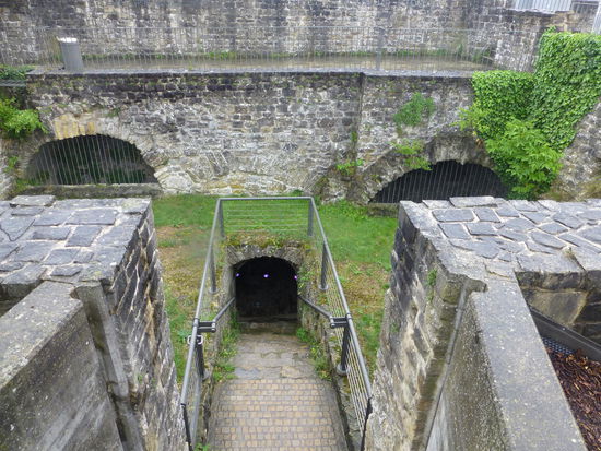 Hier geht es hinab in die Kasematten des Bockfelsens