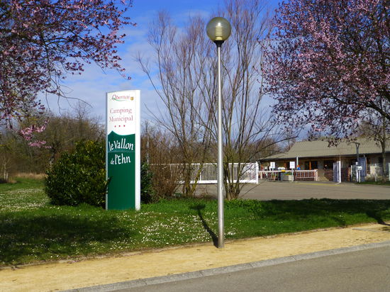 Der Eingangsbereich zum Campingplatz am Ortsrand von Obernai