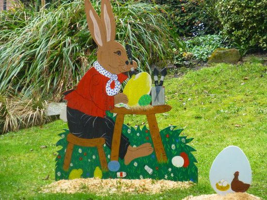 Da sorgt die bunte Osterdekoration für Lichtblicke - ebenso wie eine farbenfrohe Kunstausstellung rund um's Rohan-Schloss