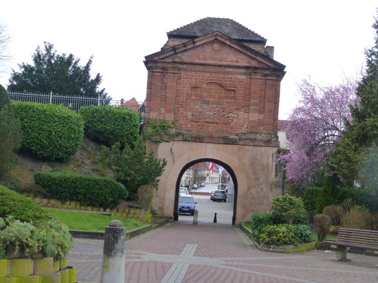 Lauterbourg macht auf uns an diesem trüben Ostersonntag einen eher verschlafenen Eindruck