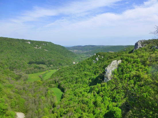 Was so schön wie daheim die Schwäbische Alb: der Aussichtspunkt Cirque du Fer á Cheval bei Arbois
