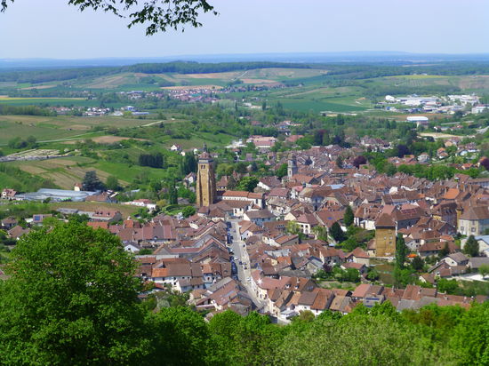 Von oben schöne Ausblicke auf die Weinstadt Arbois