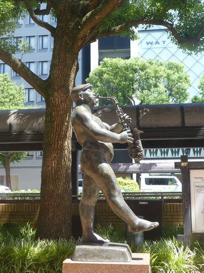 Bei dieser Hitze ist jedes Kleidungsstück überflüssig 