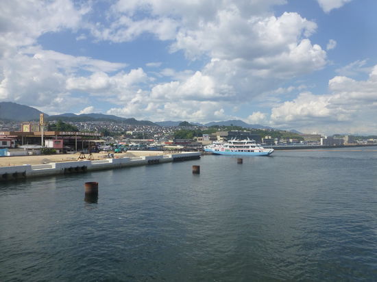Mit der Fähre geht es hinüber zur Insel Miyajima
