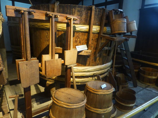 Die traditionelle Herstellung des Nationalgetränks war mit viel Aufwand und Körpereinsatz verbunden