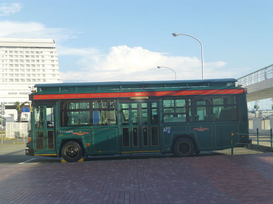 Der nostalgische City-Loop-Bus verbindet die wichtigsten Sehenswürdigkeiten der Stadt