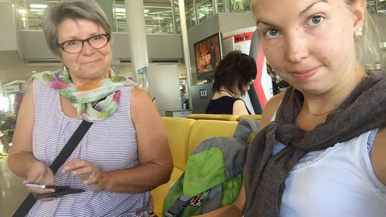 Abschied von Japan am Kansai-Airport Osaka mit dem sprengstoff-verdächtigen, grünen Rucksäckle im Hintergrund