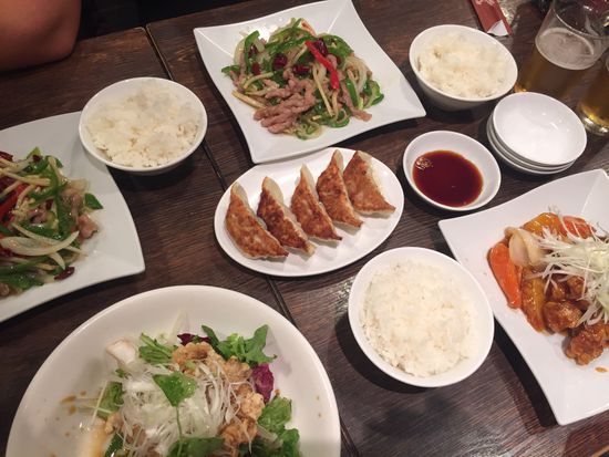 Unser erstes asiatisches Abendessen. Zwar nicht japanisch, sondern kantonesisch, aber trotzdem reichlich und lecker!