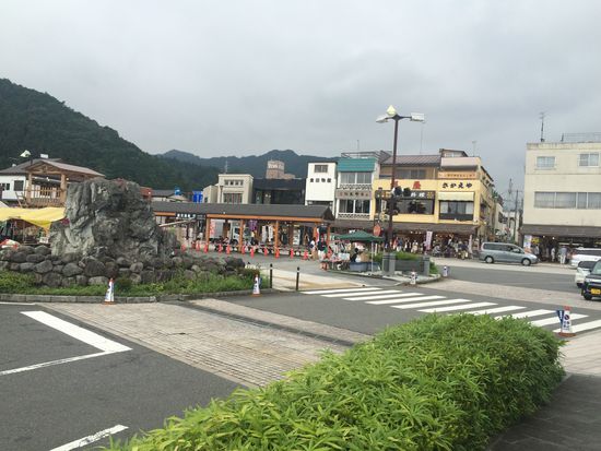 Rund um den Bahnhof Nikko - ein touristischer Hotspot Japans