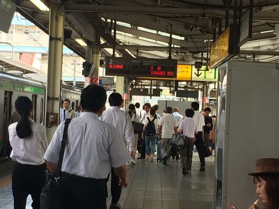 Dazu stürzen wir uns ins Getümmel der morgendlichen Rush-Hour