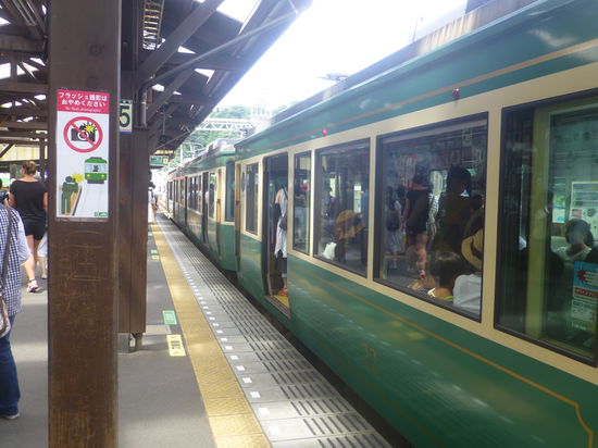 Mit der nostalgischen Enoden-Linie fahren wir nach Hase