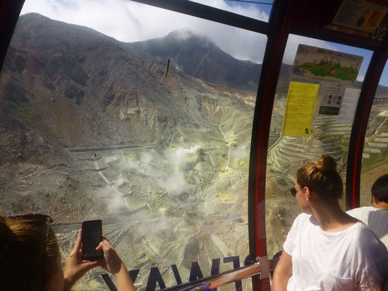 Wir schweben über das brodelnde Tal, das seinem Namen mehr als gerecht wird