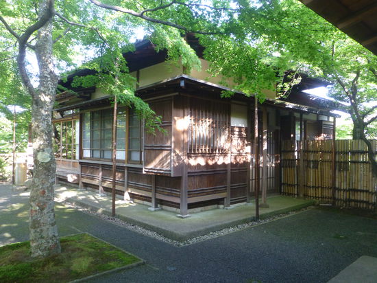 Leider sind wir zu spät dran, um noch einen Matcha im Teehaus zu genießen