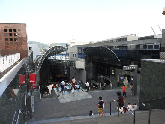 Der Bahnhof von Kyoto - auch als "Kathedrale des Verkehrszeitalters" beizeichnet