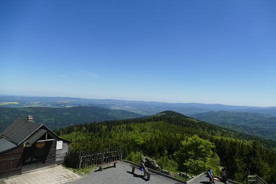 Der Aufstieg wird mit einer wunderbaren Aussicht belohnt. Noch dazu bei diesem Kaiserwetter.