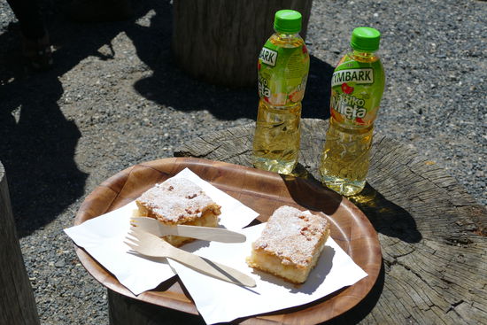 Da schmeckt natürlich auch der noch ofenwarme Apfelkuchen