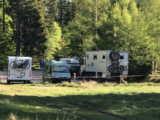 Unser heutiger Übernachtungsplatz. Diesmal stehen wir nicht ganz alleine 