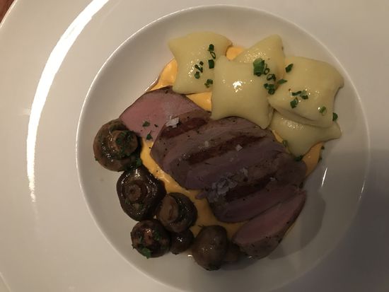 Die Maultaschen muten Schwäbisch an, sind aber "Pierogi" - die polnische Variante und hier gefüllt mit einer leckeren Käsemasse