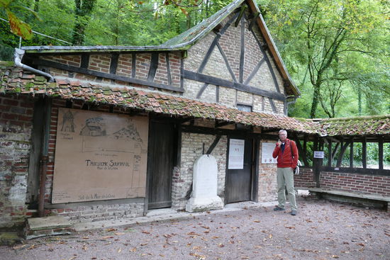 Hier geht es hinunter in die unterirdische Stadt Namours. Von außen gesehen eher unspektakulär