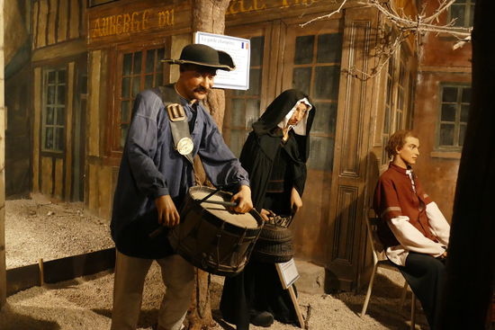 Unten ist eine kleine Ausstellung über das Leben der Dorfbewohner im Mittelalter zu sehen