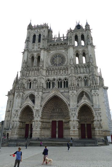 Da stehen wir und staunen - die größte Kathedrale Frankreichs