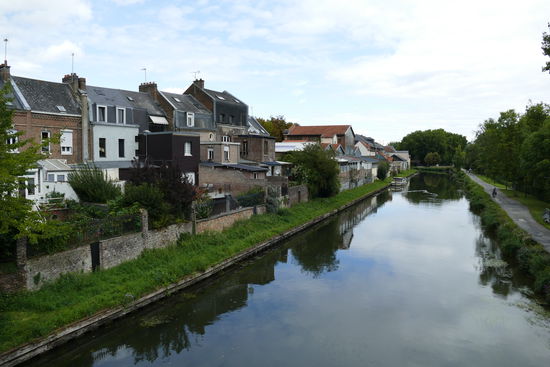Auch im Stadtgebiet gibt es ein von Kanälen durchzogenes Gebiet mit sog. schwimmenden Gärten