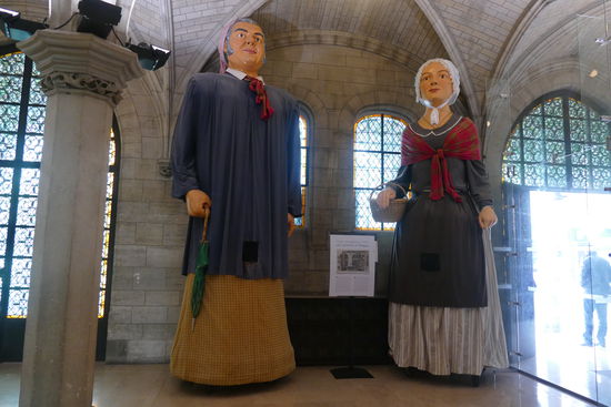 Die Géants - typische Figuren der Region. Sie werden bei Stadtfesten durch die Straßen getragen