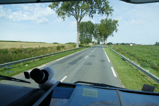 Durch eine ländliche Region geht es in Richtung Küste