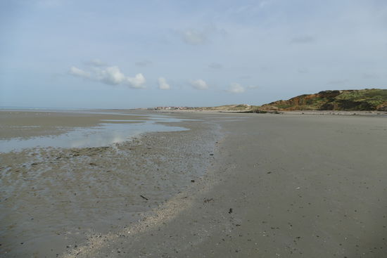 Ideale Voraussetzungen für lange Strandspaziergänge - der Strand vor Audresselles bei Ebbe