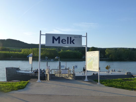 Erster Übernachtungsstopp am Fuße des Stiftes Melk in Österreich