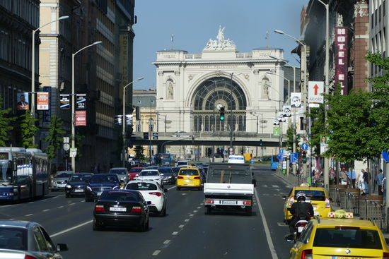Und mitten durch die City - eine spannende Herausforderung mit unserem "Kleinwagen"