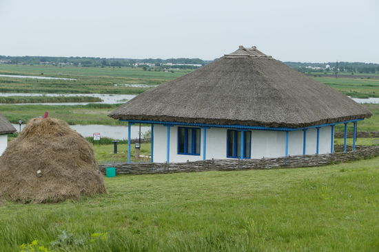 Ein kleines Freilichtmuseum gibt Einblicke in die typischen Architektur des Donaudeltas