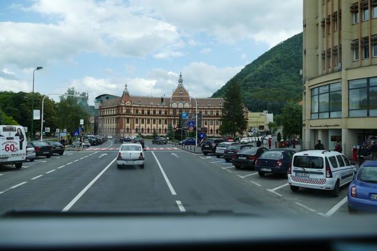 Hoffnungslose Parkplatz-Suche in Brasov (Kronstadt)