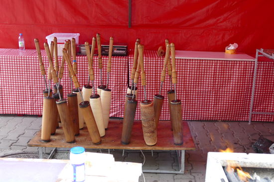 Baumstriezel-Formen. Der Kuchen wird über der Holzkohle gebacken