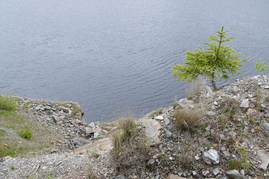 Auf der Beifahrer-Seite sorgen diese Abgründe hin und wieder für flaue Gefühle