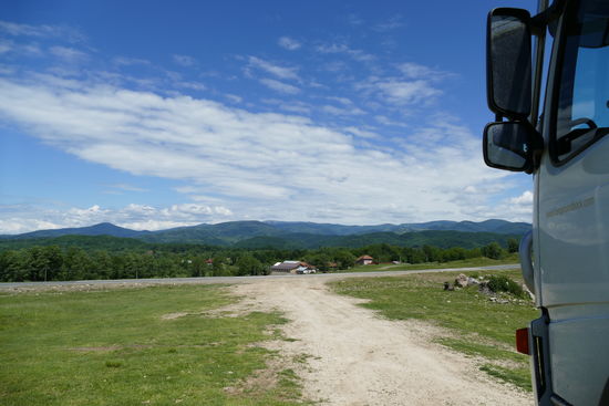 Wenigstens die Aussicht ist schön - die Straßen eher weniger. Wir sind auf dem Weg ins Apuseni-Gebirge