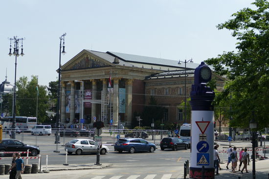 Erstes Ziel ist das Stadtwäldchen und der Heldenplatz