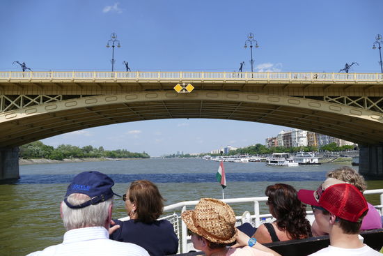 Eine der insgesamt acht Brücken, die in Budapest über die Donau führen