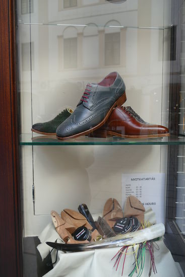 Die berühmten Budapester Schuhe kann man sich mit dem passenden Kleingeld maßanfertigen lassen.