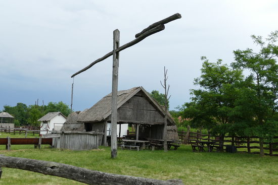 Die charakteristischen Ziehbrunnen der Puszta