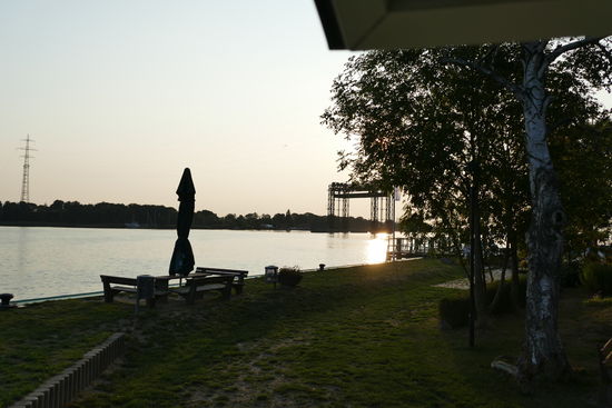 Blick aus dem "Wohnzimmer" auf unser Frühstücks-Plätzchen