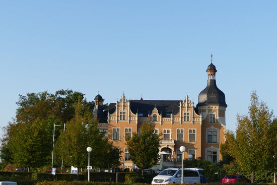 Die Bernstein-Villa am Goitzsche-See ist heute ein Hotel