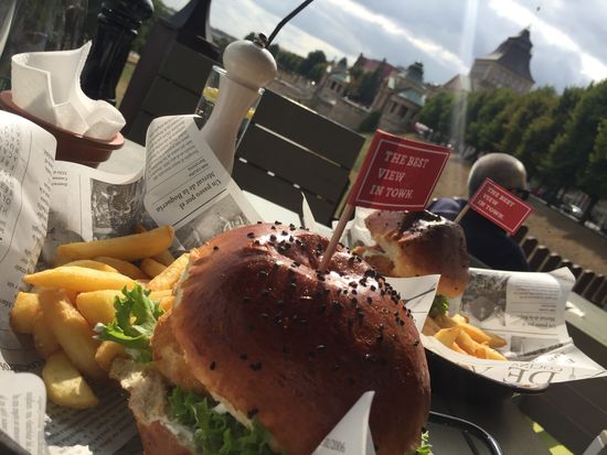 Noch einen leckeren Fisch-Burger bevor es weiter geht in Richtung Stettiner Haff