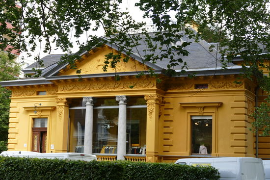 Ein paar schöne Häuser in der klassischen Bäderarchitektur sind auch noch zu finden