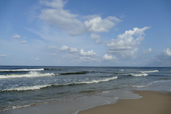 Nur wenige Kilometer vom Touristen-Remmidemmi entfernt haben wir den Strand fast für uns alleine