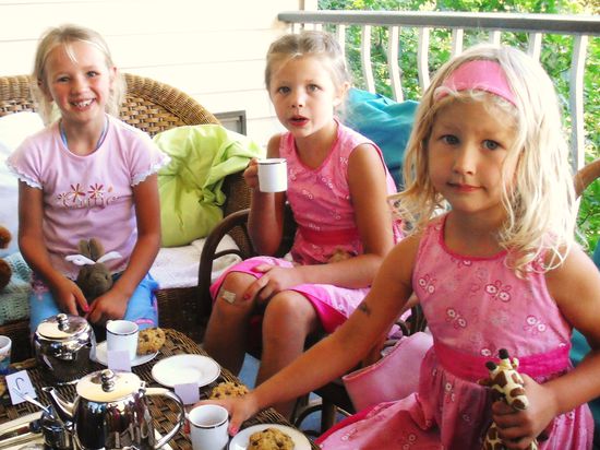 sie waren richtig suess... wie kleine pinke barbies...
vrnl: emma, makayla, savannah