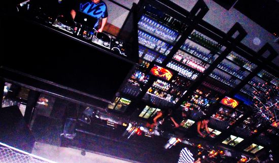 Die Bars sind schon etwas groesser als die bei uns... und das war eine Bar von ca 8 Bars -  in einem "Lokal"